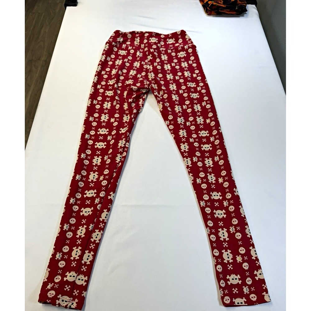 LuLaRoe One Size Red Skull Print Leggings Mid Rise Stretch Yoga Poly/Spandex